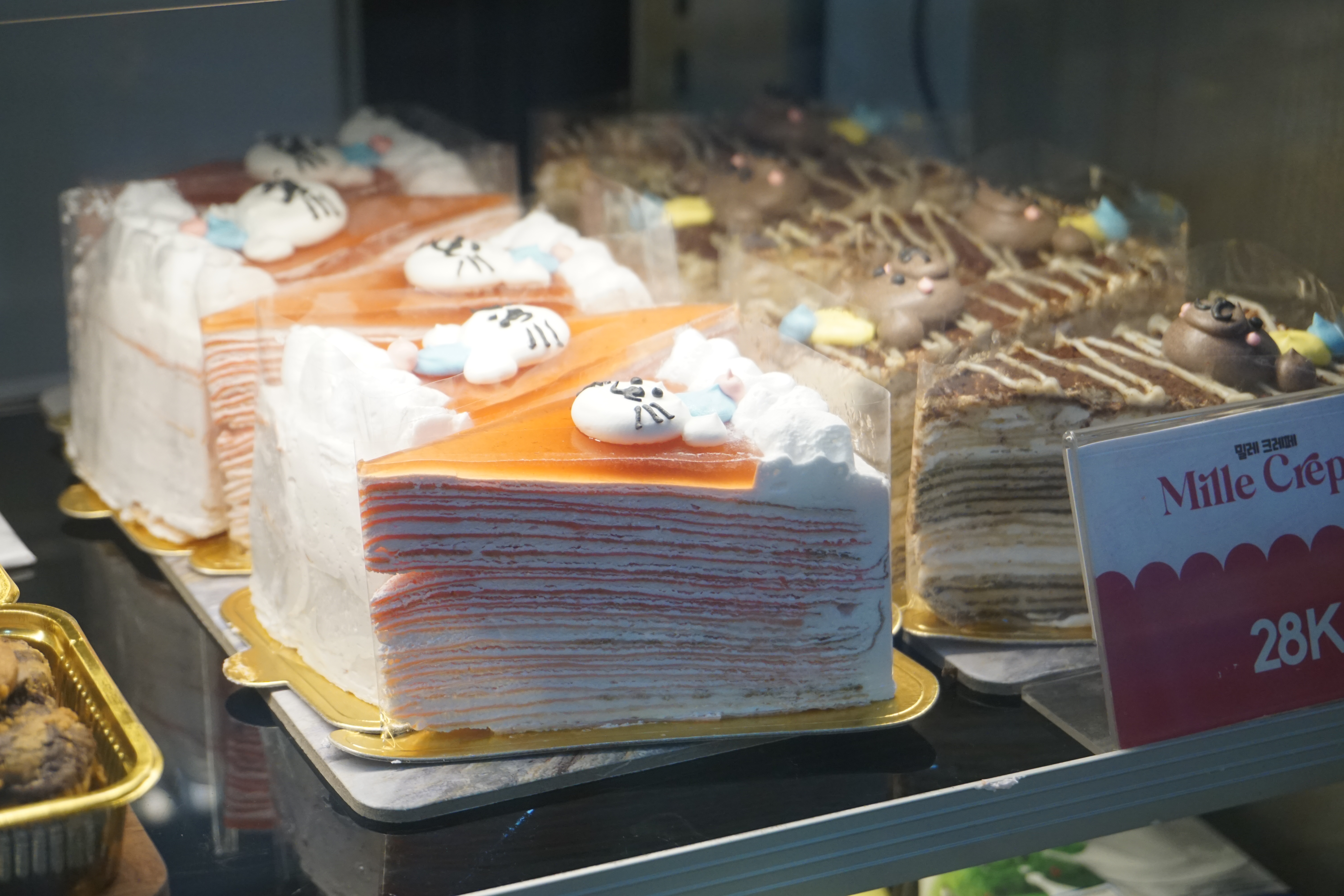 Potongan kue mille crepe